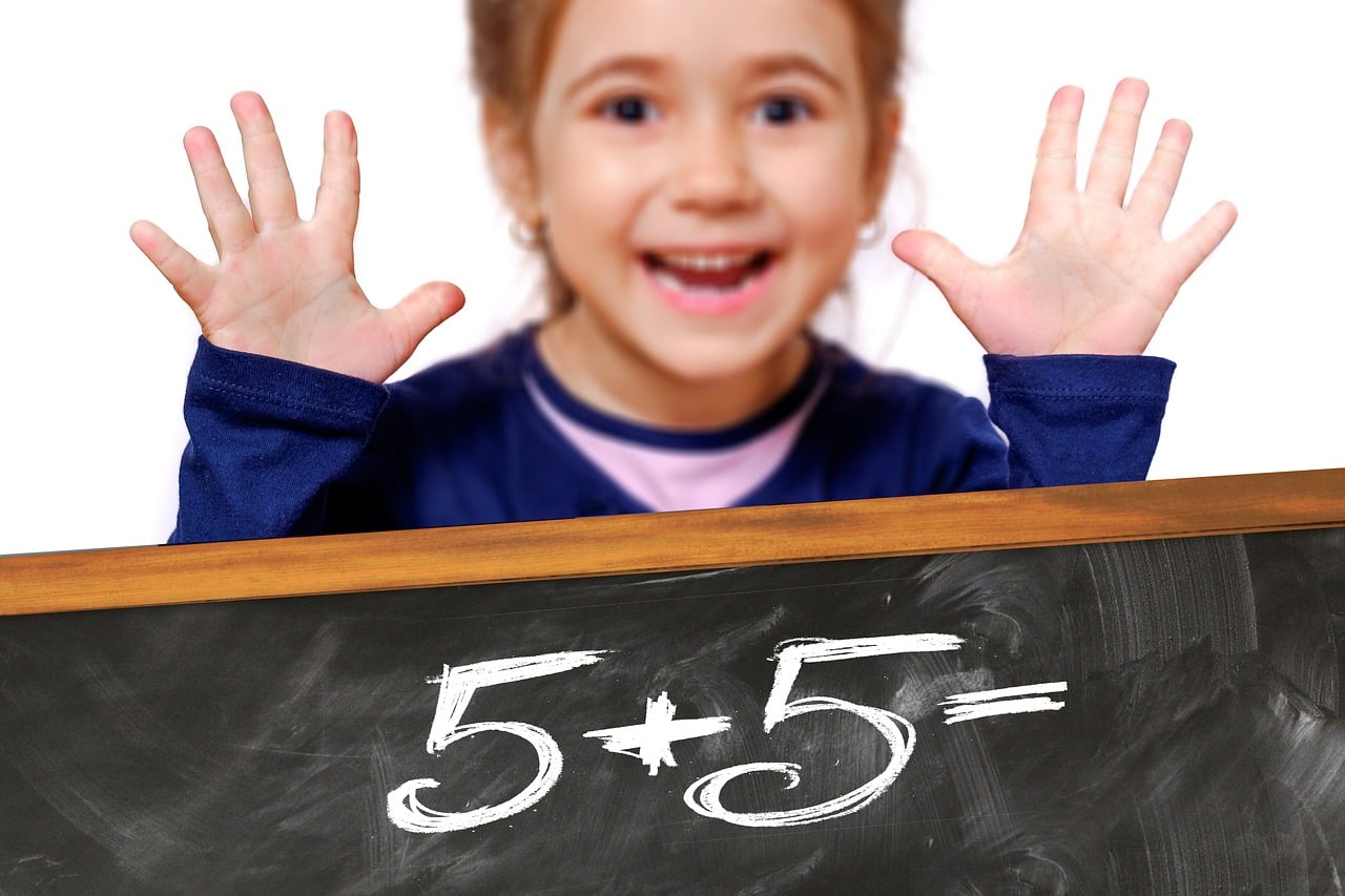 幼儿常识十万个为什么︰(幼儿常识1000题十万个为什么)