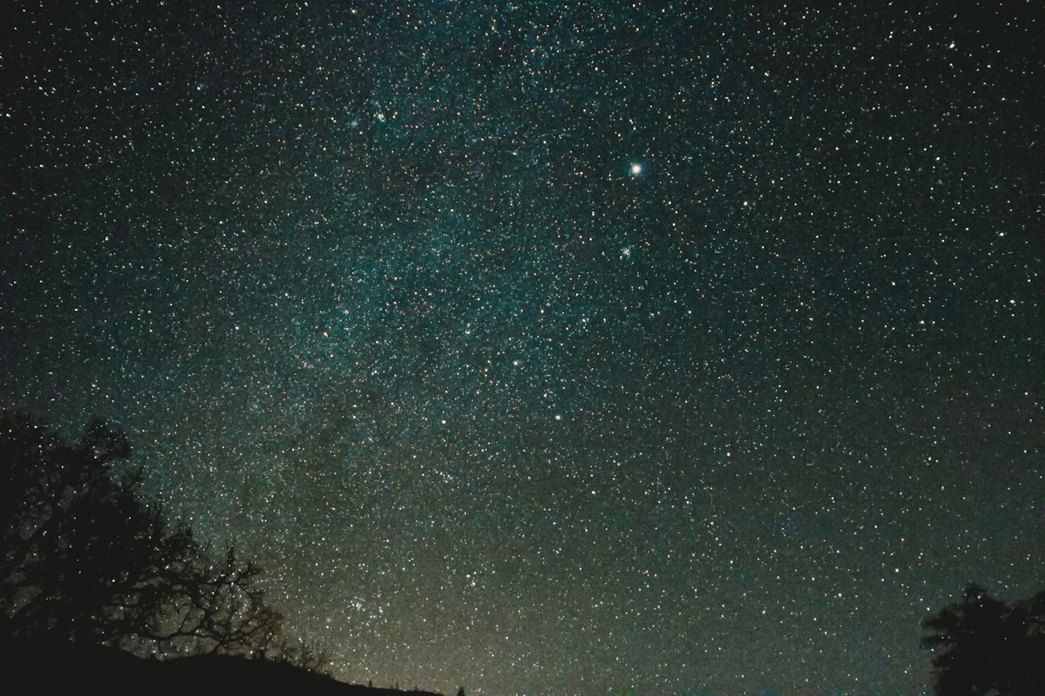 夜晚天空中我们看到的星星都是什么︰(夜晚天上看到的星星) 夜晚天空中我们看到的星星都是什么︰(夜晚天上看到的星星)